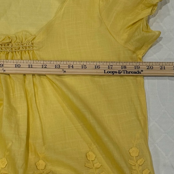 Women’s NWT MSSP Lightweight Yellow Top With Flower Detail On Bottom Size Large - Picture 7 of 9